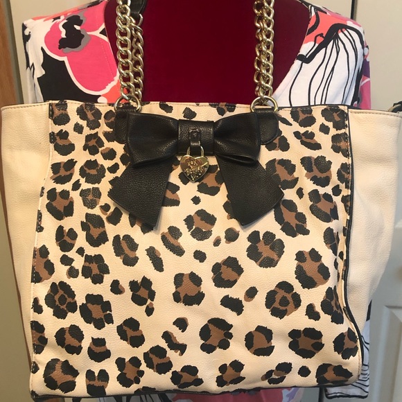 Betsey Johnson Handbags - 🎊🎉BETSEY JOHNSON LEOPARD PRINT TOTE BAG